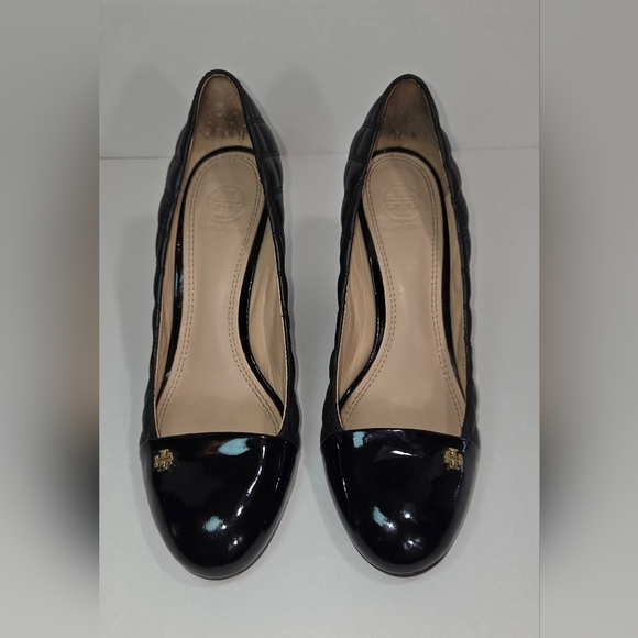 TORY BURCH CLAREMONT QUILTED LRATGER WEDGE PUMPS. - Picture 2 of 8